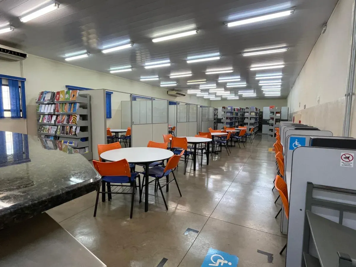 Área de estudo da Biblioteca Rachel de Queiroz